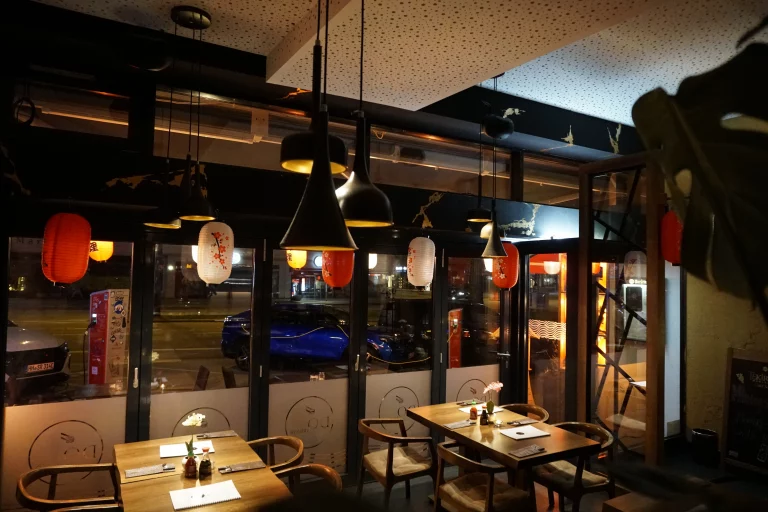 Hochwertiges Lichtdesign im Innenraum von Do Friends Restaurant in Hamburg